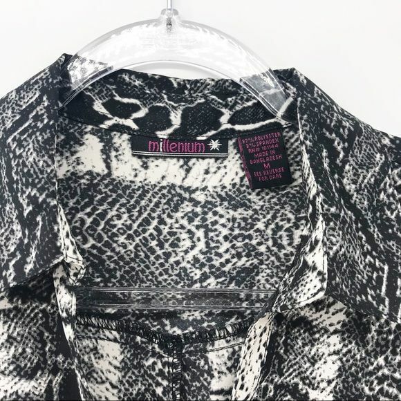 Millenium Blouse Womens Medium Snake Python Print Button Up 3/4 Sleeve Career - Picture 4 of 7